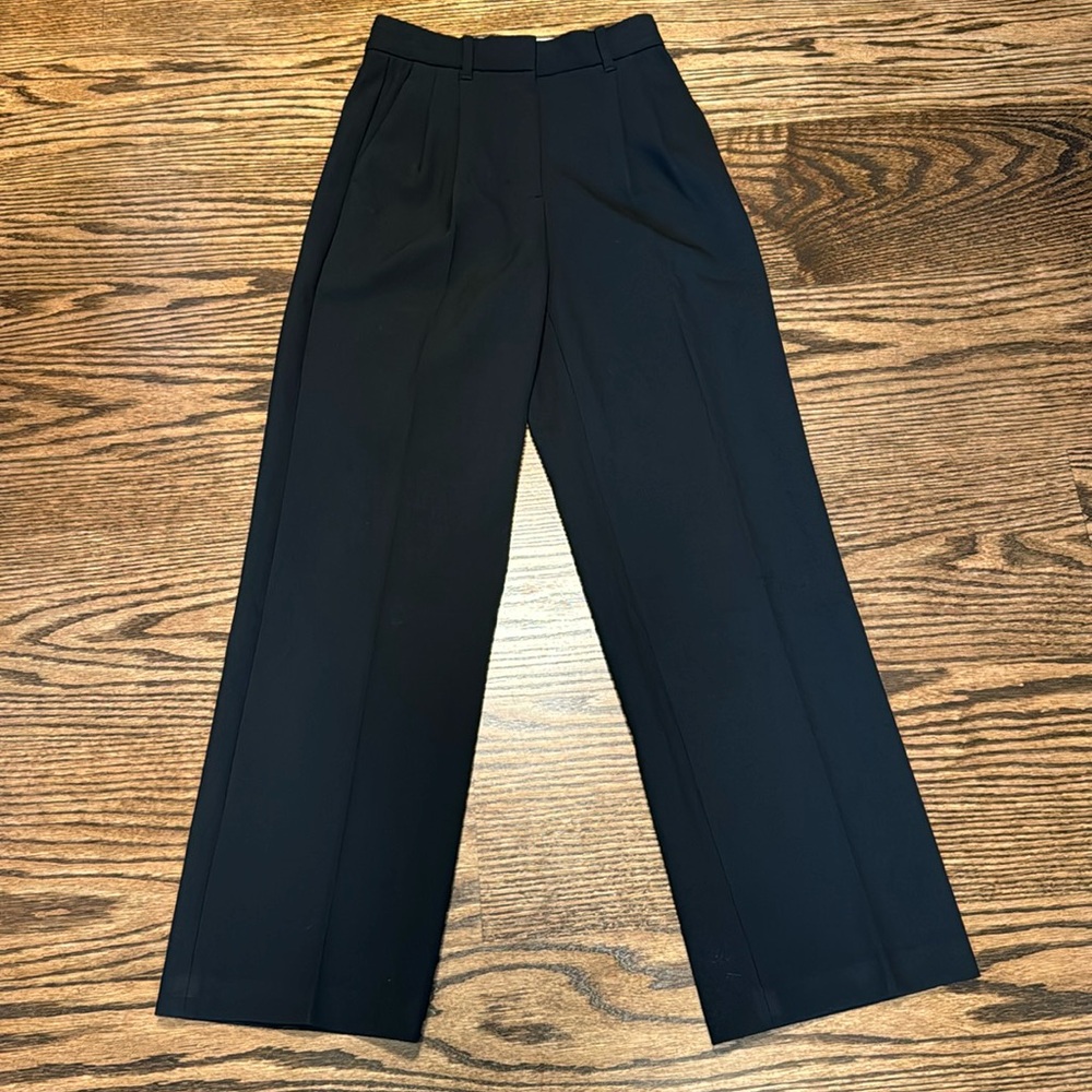 Aritzia Effortless Pant size 2 black Trouser